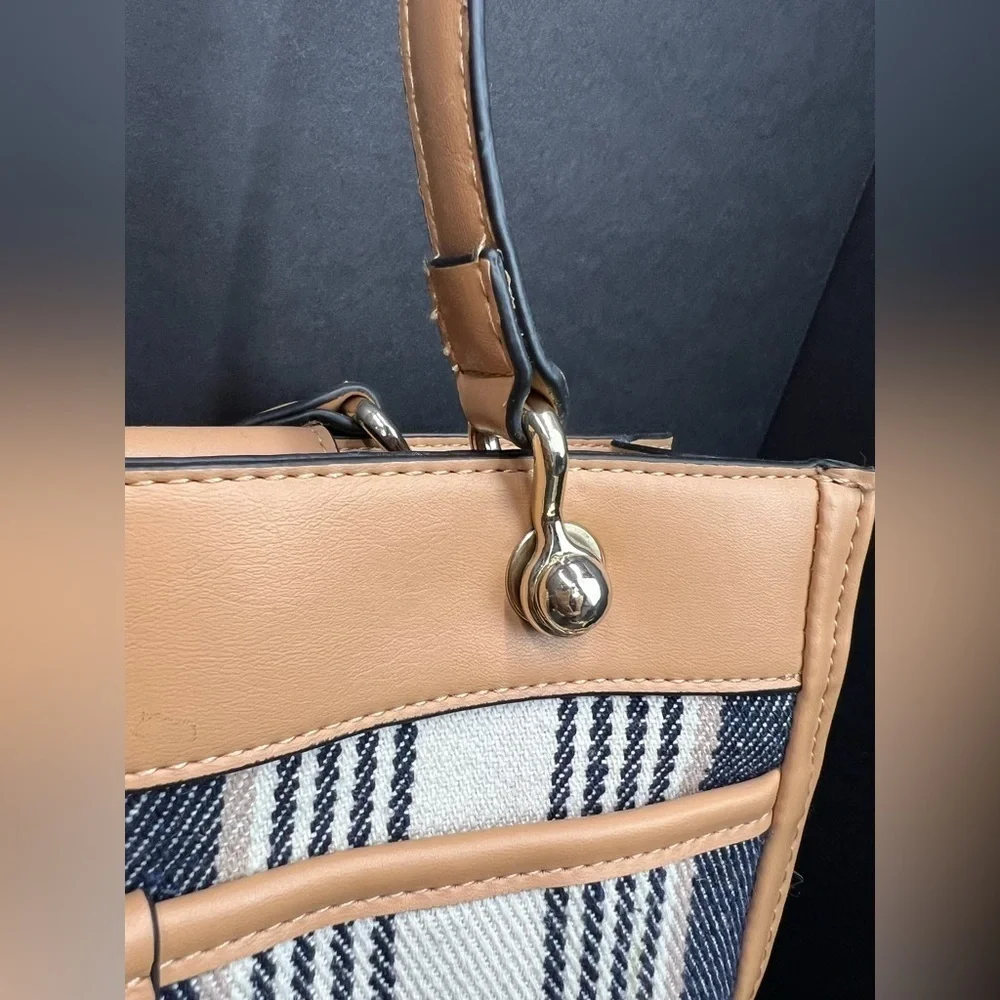 Jones New York shoulder bag Signature Navy Blue and white